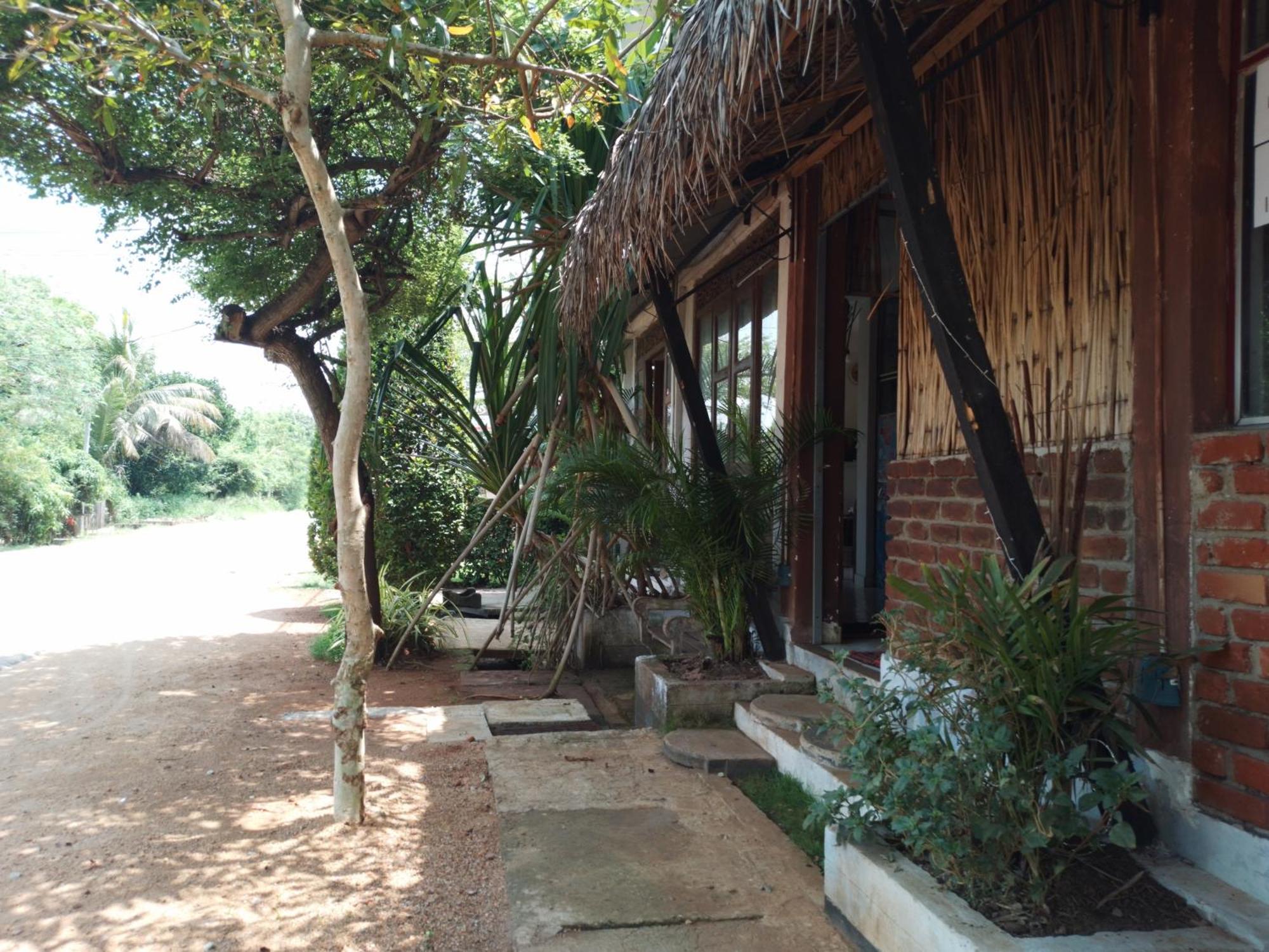 Lucky Holiday Home Anuradhapura Exterior foto